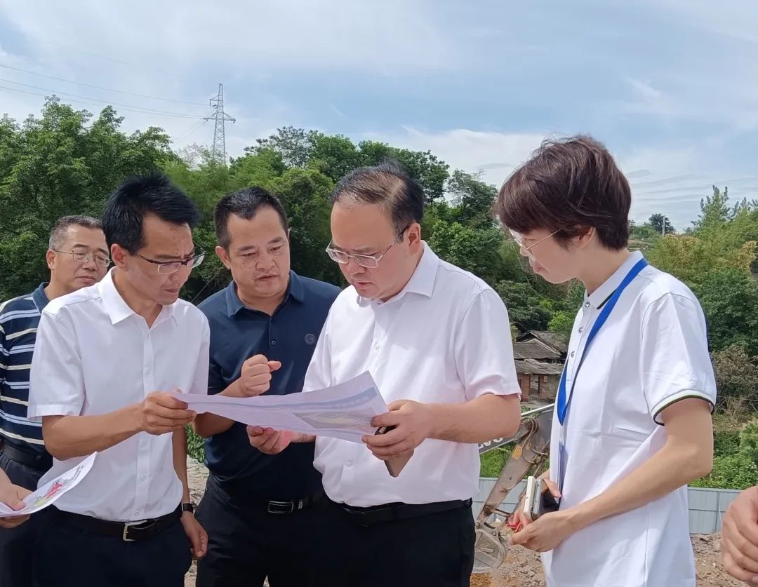 【領(lǐng)導(dǎo)關(guān)懷】大安區(qū)委書記彭長林率隊蒞臨沃輪電氣調(diào)研督導(dǎo)項目二期、三期建設(shè)推進(jìn)情況