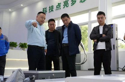 【考察交流】富順縣富興城運交通發展集團有限公司董事長劉昌權一行蒞臨沃輪電氣考察交流 【考察交流】富順縣富興城運交通發展集團有限公司董事長劉昌權一行蒞臨沃輪電氣考察交流